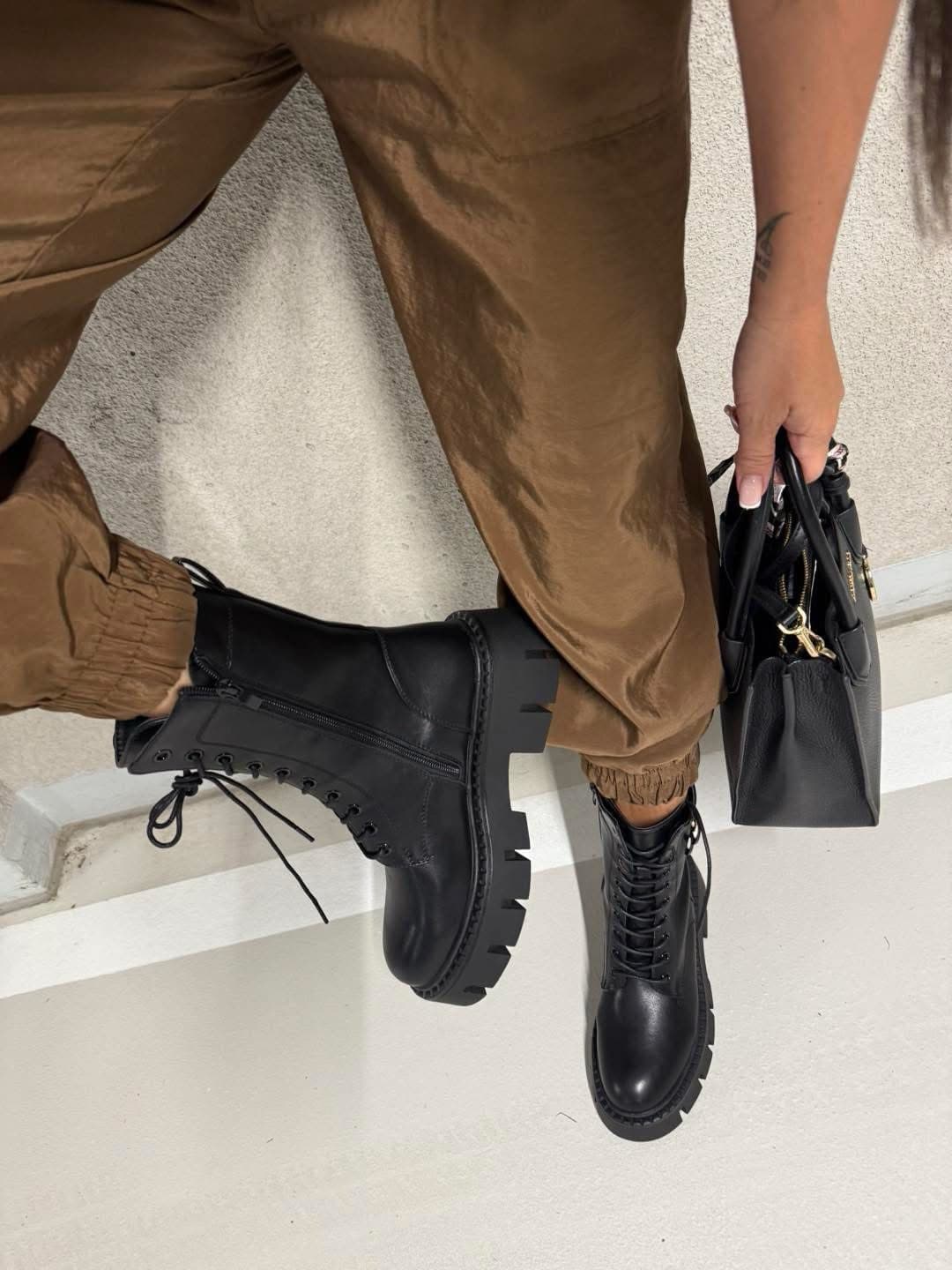 Auliniai Logan Leather